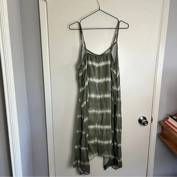 LOGO Lori Goldstein Green Tie-Dye Spaghetti Strap Sharkbite Hem Midi Dress - Picture 5 of 7